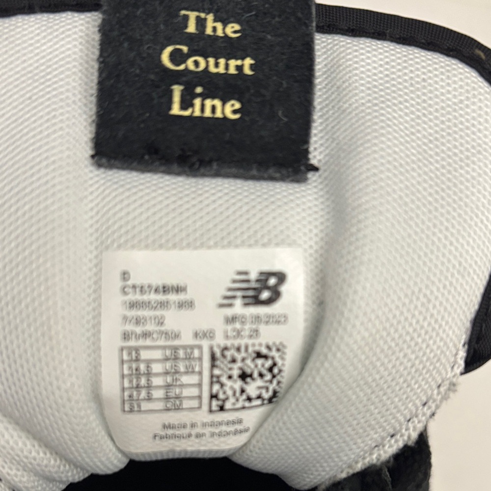 New Balance Black Sneakers with Gold Accents - Picture 5 of 5